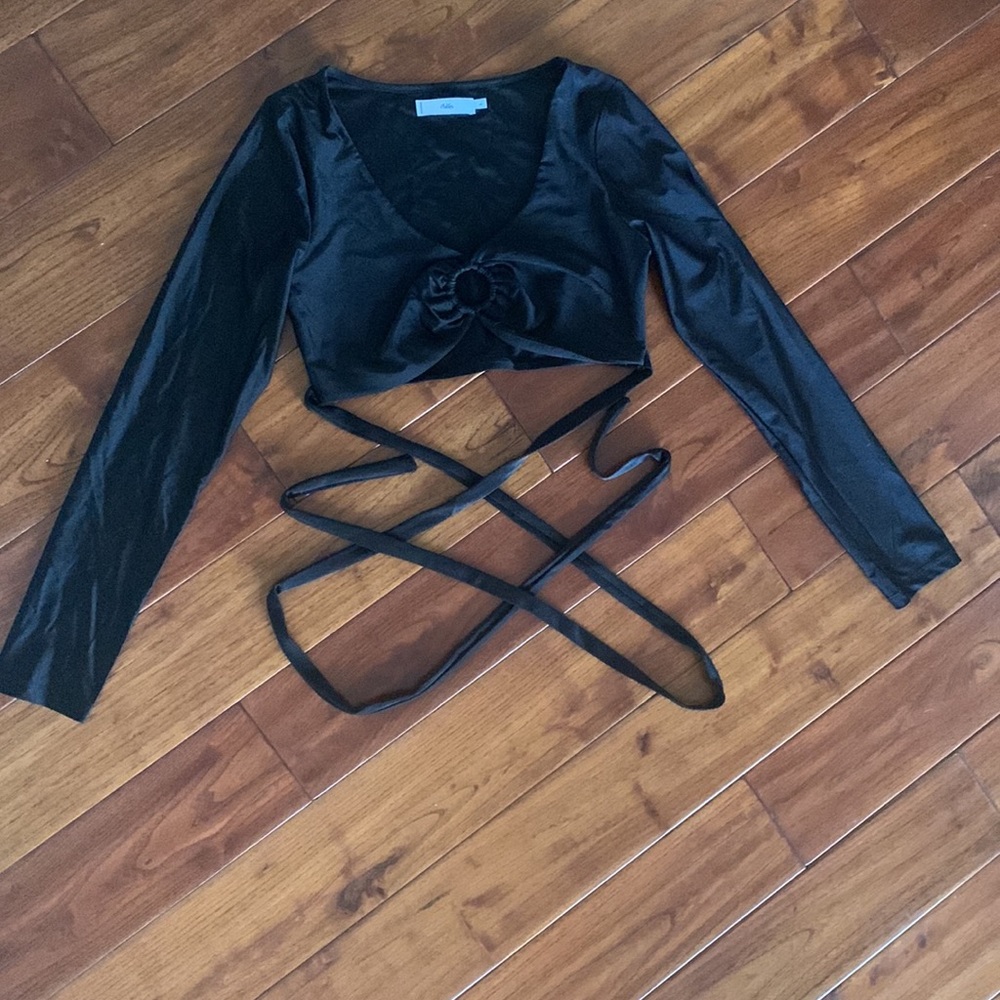 ADIKA Top Size Large Black Tie Waist Deep V Crop Ring Retro Wrap Long Sleeve